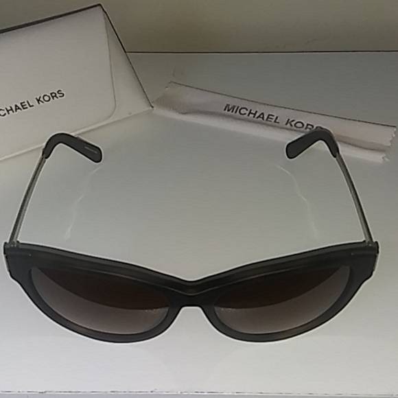 Michael Kors Sunglasses in excellent condition - Picture 3 of 7